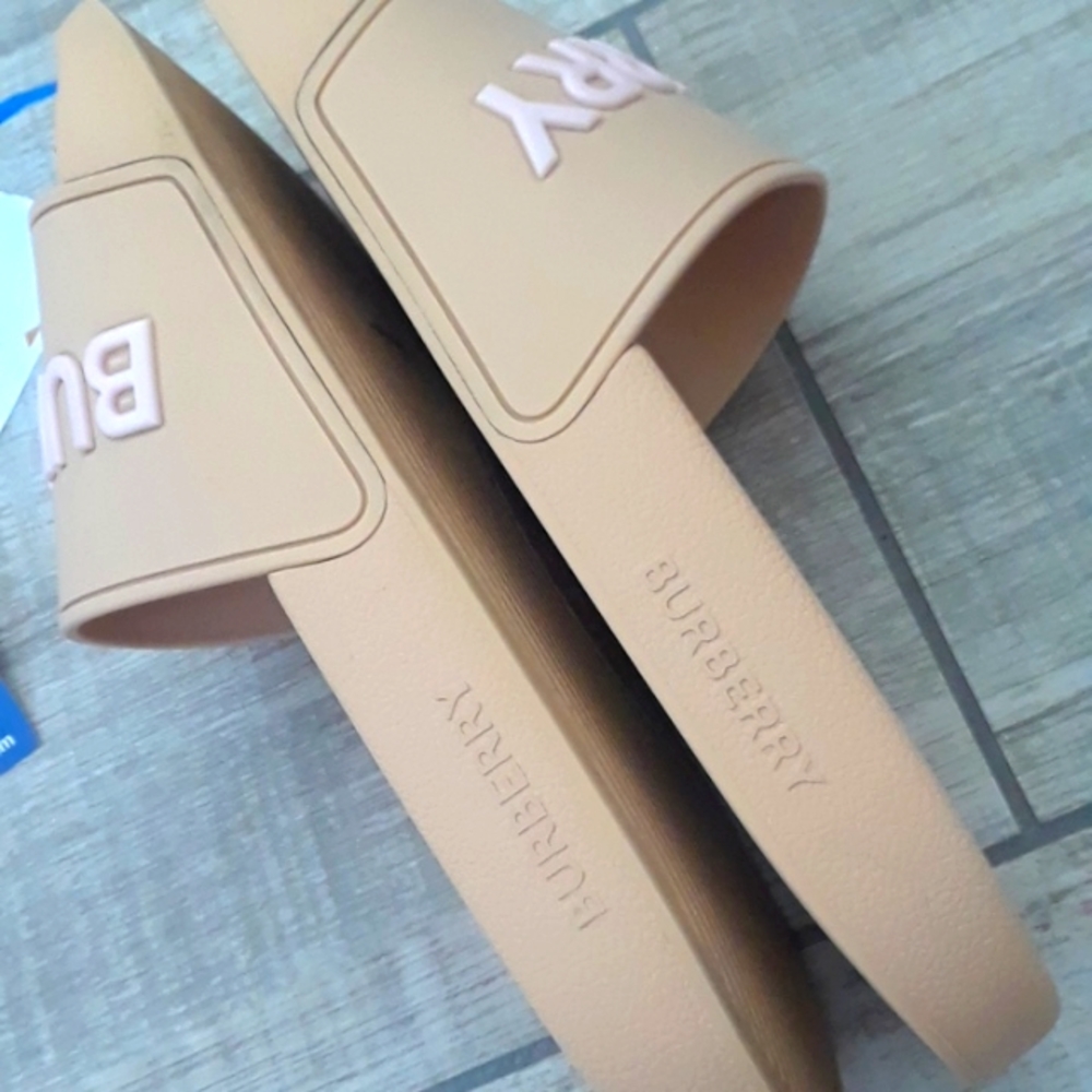 BURBERRY FURLEY LOGO SLIDES..SIZE 38 - Picture 5 of 14